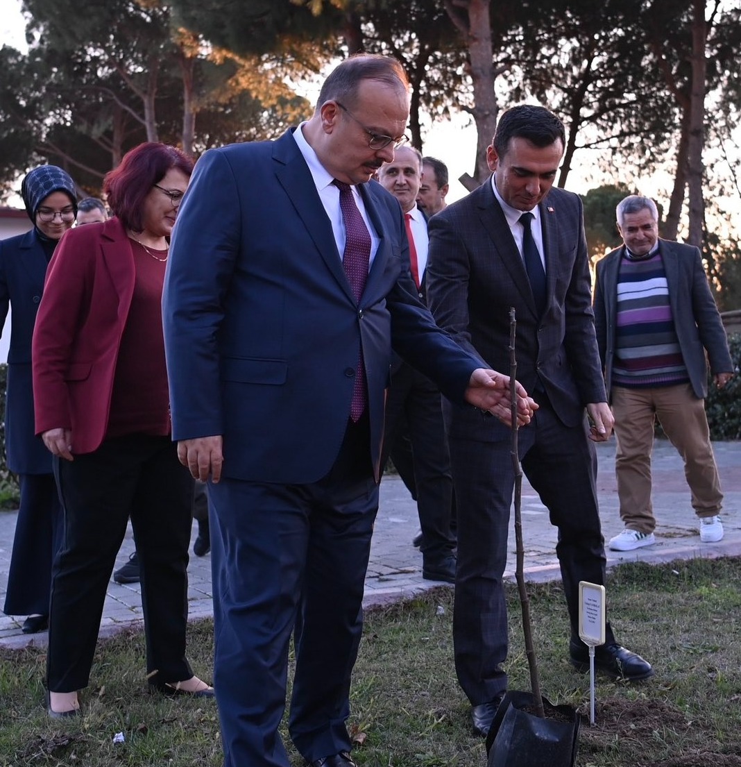 Valimiz Yakup Canbolat, İncir Araştırma Enstitüsü'nü Ziyaret Etti