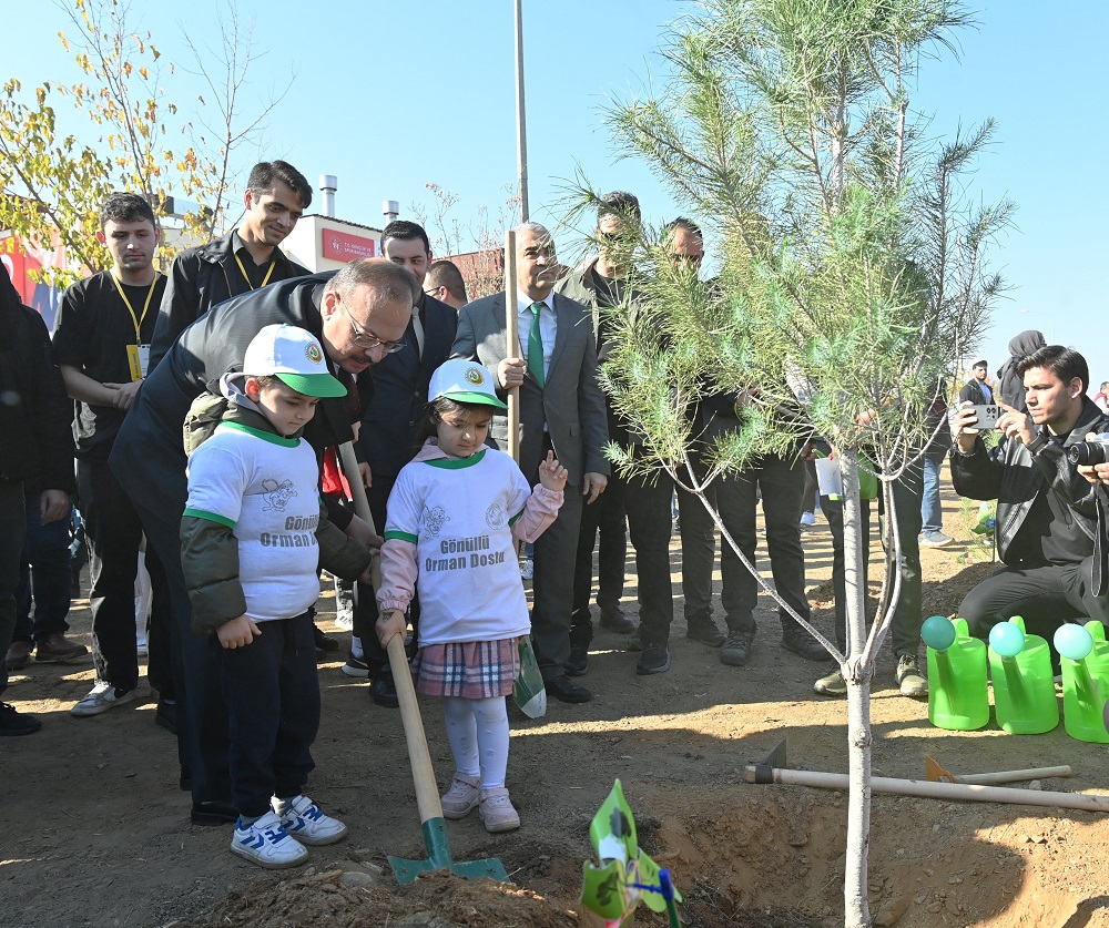 Valimiz Yakup Canbolat, Fidan Dikim Etkinliğine Katıldı