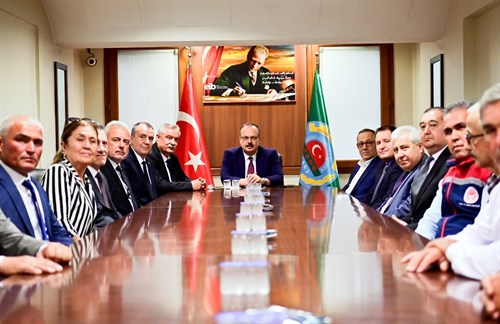 Valimiz Yakup Canbolat Efeler Ziraat Odası'nı Ziyaret Etti